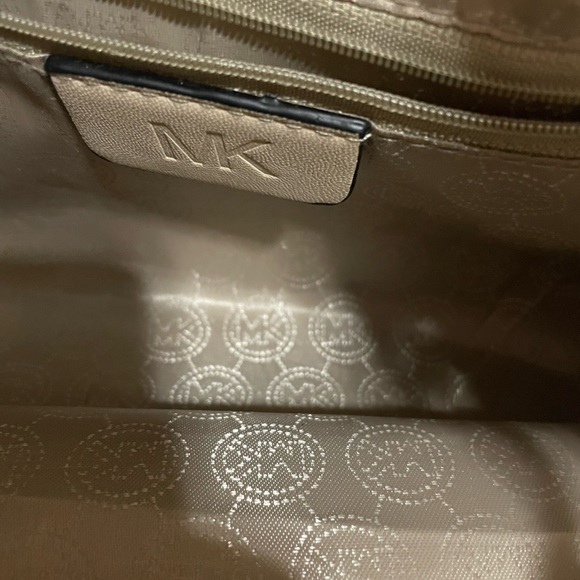 Michael Kors Cream Colored Shoulder Bag - Picture 5 of 9